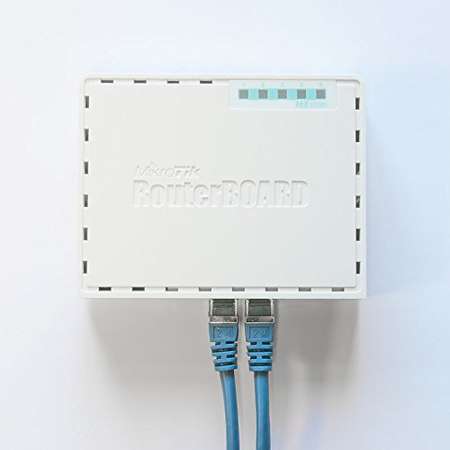Router MikroTik RB750Gr3