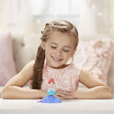 Mini Figurina Hasbro Disney Princess Ariel cu Suport Rotativ