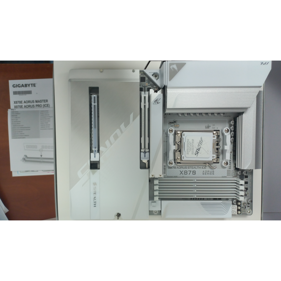 Placa De Baza Resigilat X870 A STEALTH ICE Socket AM5 Silver