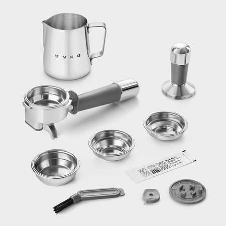 Espressor Manual 50's Style EGF03RDEU 2.4L 15Bari Rasnita Incorporata 1650W Rosu